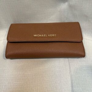 Michael Kors brown walletl